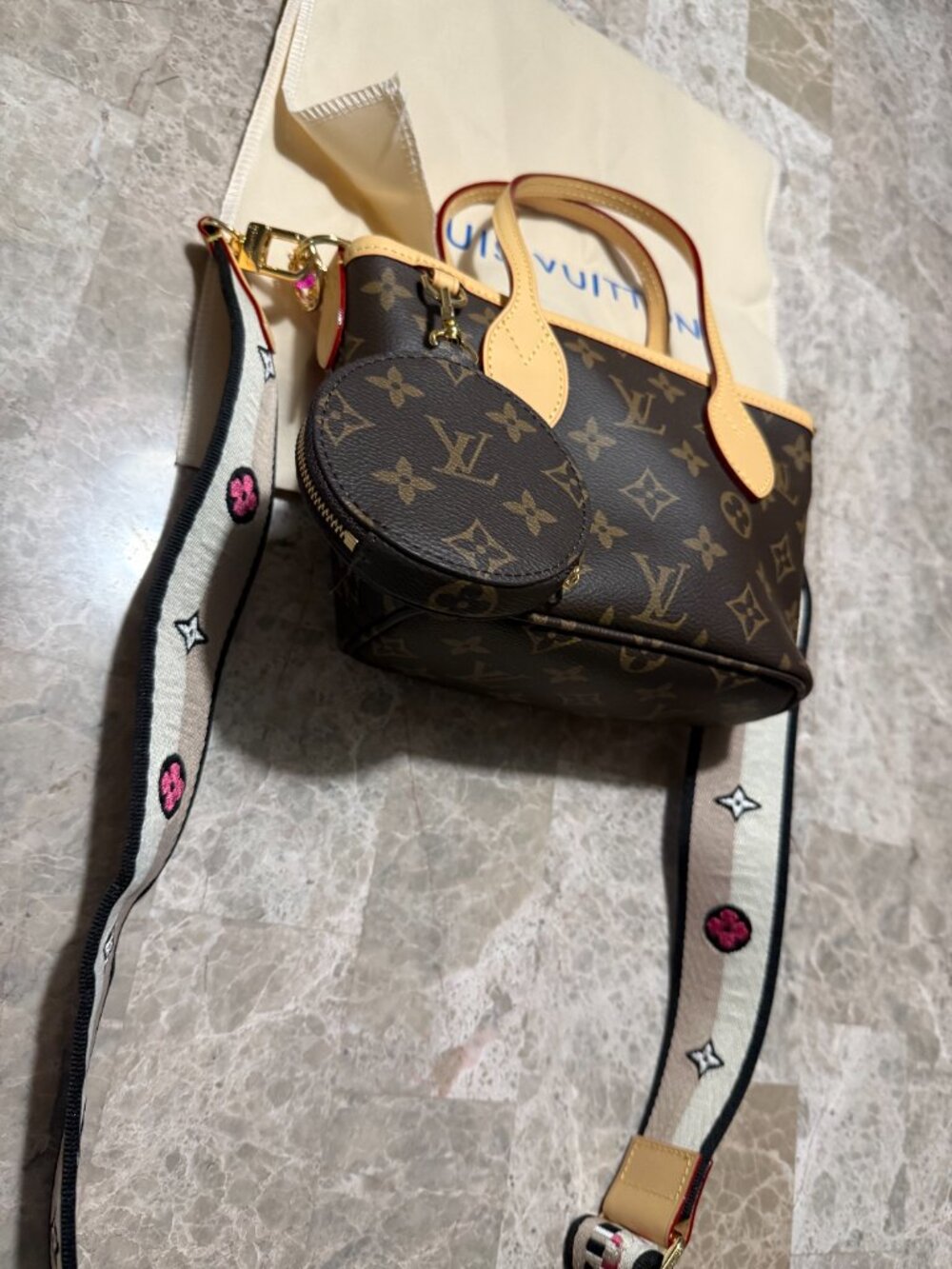 STUNNING Brand-New Fashion Crossbody with Long Strap! Ships ASAP!!! - Picture 2 of 8